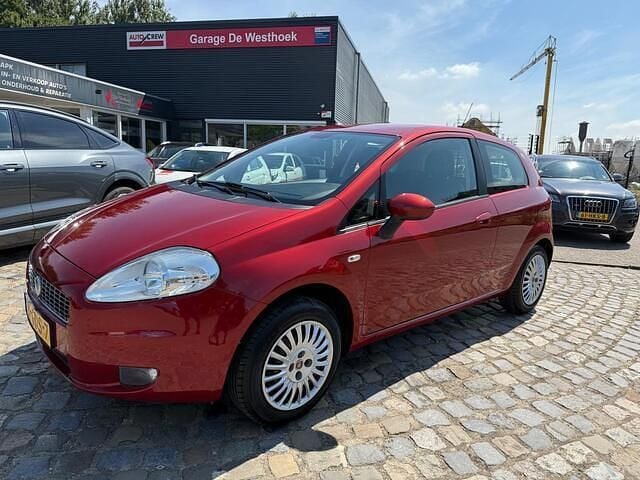 Rood Gebruikt 2008 Fiat Grande Punto Dynamic Hatchback | € 3.450 (Iets duurder) - Afbeelding 1/4