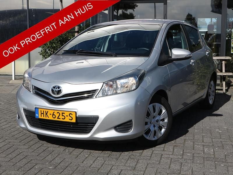 Grijs Occasion 2013 Toyota Yaris Hatchback | € 8.950 (Goede deal) - Afbeelding 1/4