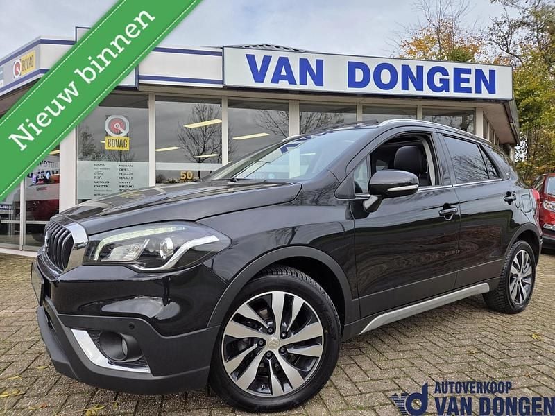 Zwart Gebruikt 2019 Suzuki SX4 S-Cross SUV | € 20.895 (Eerlijke prijs) - Afbeelding 1/4