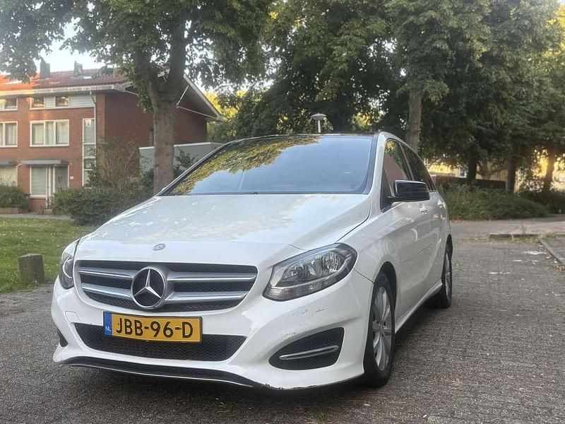 Wit Gebruikt 2016 Mercedes B180 MPV | € 7.000 (Iets duurder) - Afbeelding 1/4
