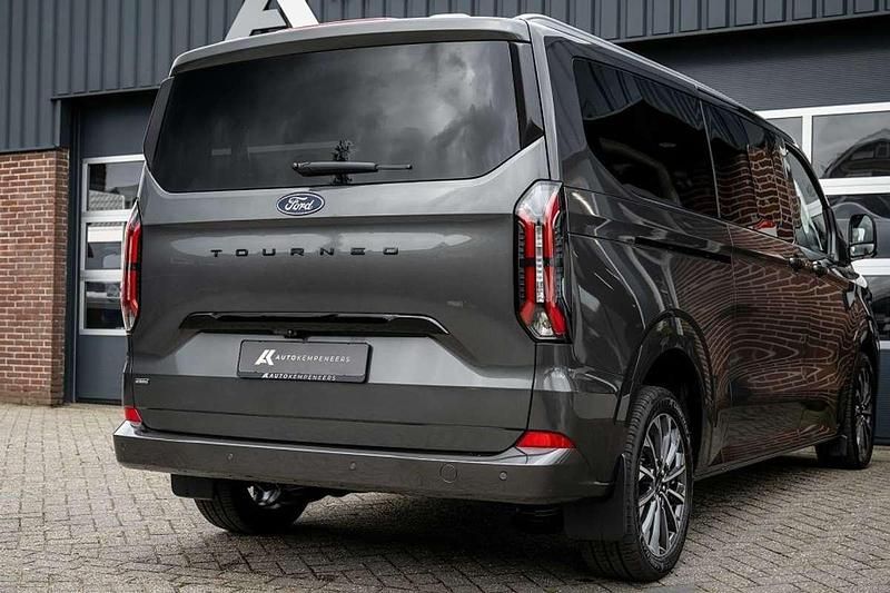 Nieuw Ford Tourneo Titanium X 232 PK (170 kW) 2025 Grijs MPV