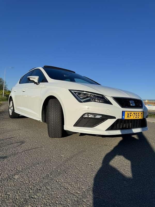Wit Gebruikt 2019 Seat Leon FR Stationwagen | € 13.500 (Eerlijke prijs) - Afbeelding 1/4