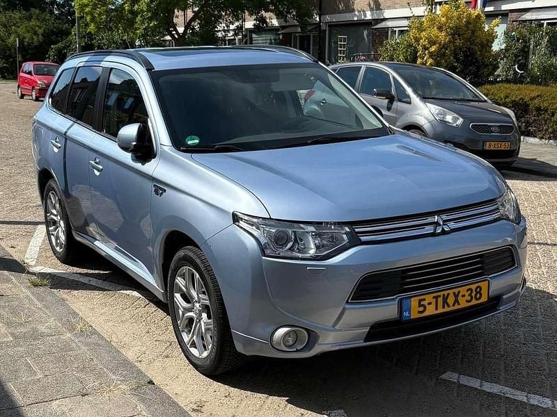 Blauw Gebruikt 2014 Mitsubishi Outlander Instyle SUV | € 11.750 (Eerlijke prijs) - Afbeelding 1/4