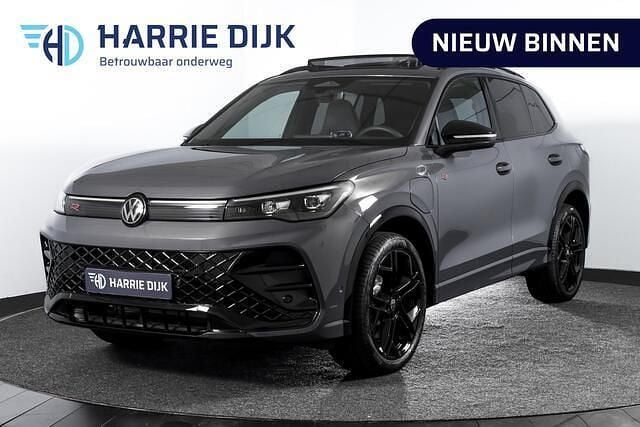 Zwart Nieuw 2025 VW Tiguan R-line Edition SUV | € 53.795 (Super prijs) - Afbeelding 1/4