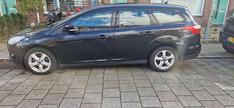 Zwart Gebruikt 2013 Ford Focus Stationwagen | € 3.900 (Super prijs) - Afbeelding 1/4