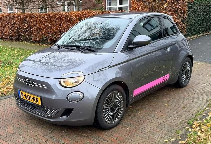 Grijs Occasion 2022 Fiat 500e Icon Hatchback | € 13.950 (Super prijs) - Afbeelding 1/4