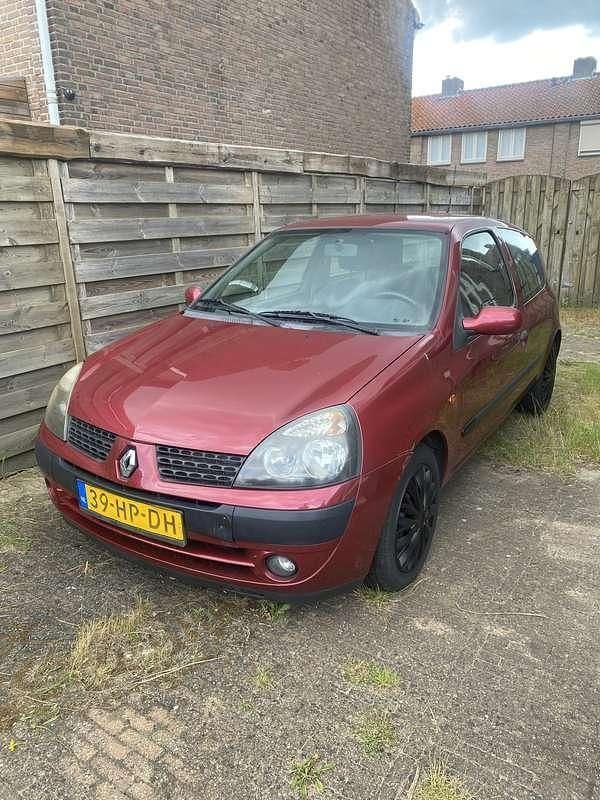 Rood Gebruikt 2001 Renault Clio II Hatchback | € 998 (Eerlijke prijs) - Afbeelding 1/4