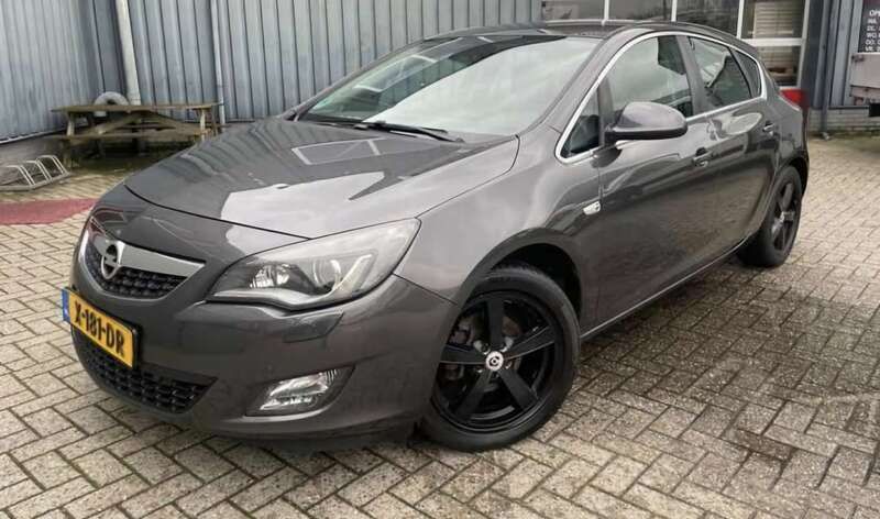 Grijs Gebruikt 2010 Opel Astra Sport Hatchback | € 5.000 (Eerlijke prijs) - Afbeelding 1/4