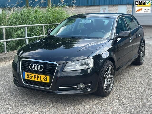 Zwart Gebruikt 2011 Audi A3 Sportback Attraction Hatchback | € 4.999 (Goede deal) - Afbeelding 1/4