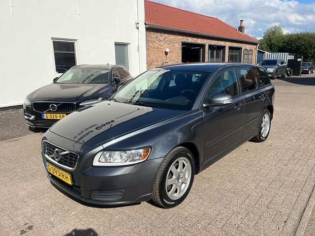 Grijs Gebruikt 2011 Volvo V50 Kinetic Stationwagen | € 6.995 (Iets duurder) - Afbeelding 1/4
