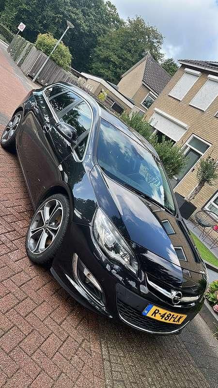 Zwart Occasion 2013 Opel Astra Sport Stationwagen | € 6.450 (Eerlijke prijs) - Afbeelding 1/4