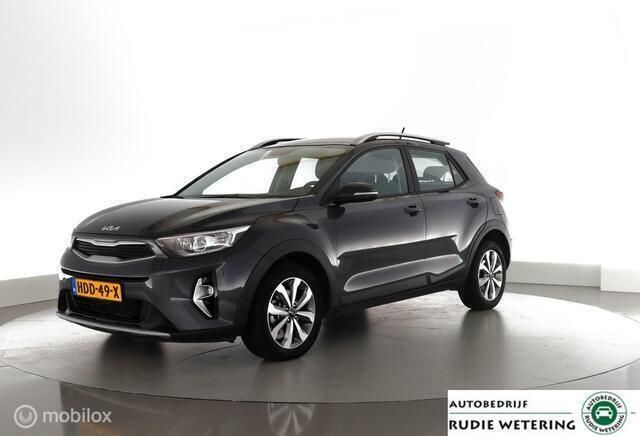 Grijs, metallic lak Gebruikt 2023 Kia Stonic SUV | € 19.650 (Goede deal) - Afbeelding 1/4