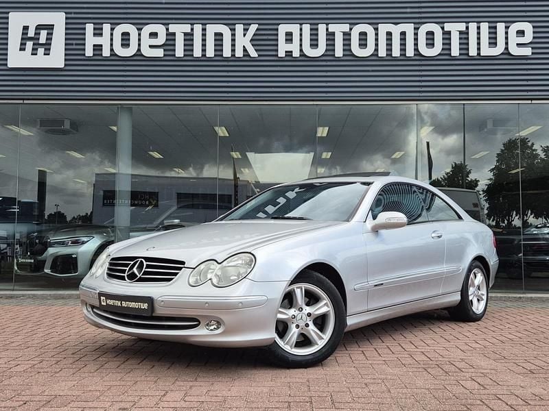 Grijs, metallic lak Gebruikt 2003 Mercedes CLK200 Elegance Coupé | € 9.940 (Iets duurder) - Afbeelding 1/3