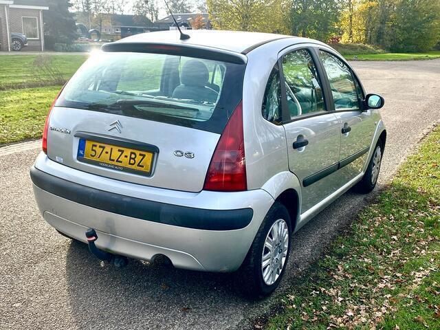 Grijs, metallic lak Gebruikt 2003 Citroën C3 Hatchback | € 1.399 (Eerlijke prijs) - Afbeelding 1/4