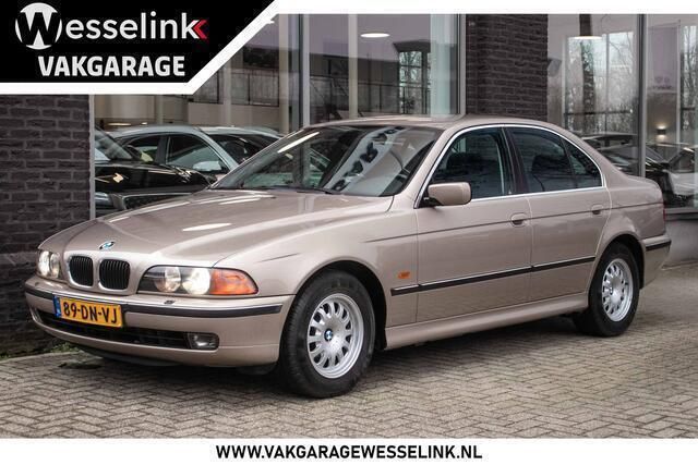 Beige Gebruikt 1999 BMW 528 Executive Sedan | € 15.795 - Afbeelding 1/4