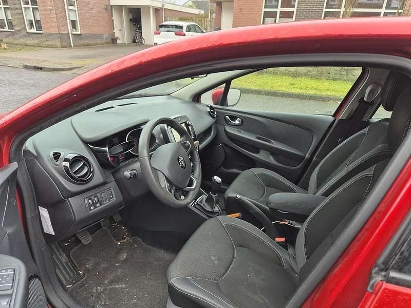 Occasion Renault Clio IV Zen 90 PK (66 kW) 2016 Rood Hatchback