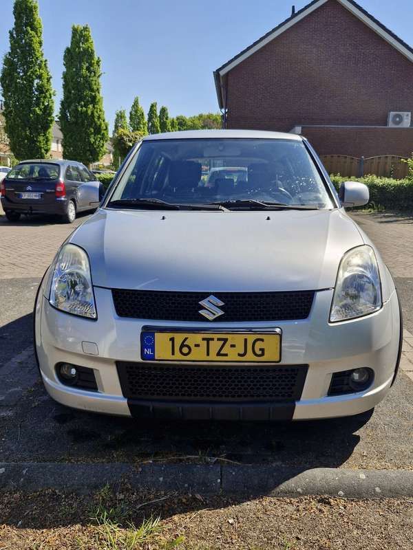 Grijs Gebruikt 2007 Suzuki Swift Hatchback | € 1.950 (Eerlijke prijs) - Afbeelding 1/4