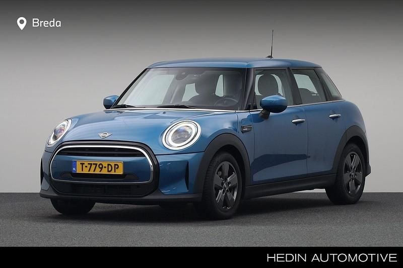 Blauw, metallic lak Gebruikt 2023 Mini Cooper Classic Hatchback | € 25.880 (Duur) - Afbeelding 1/4