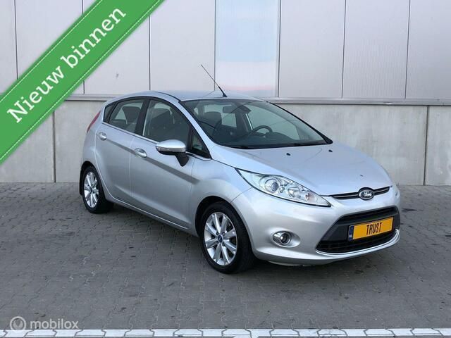 Grijs Gebruikt 2011 Ford Fiesta Titanium Hatchback | € 3.450 (Eerlijke prijs) - Afbeelding 1/4