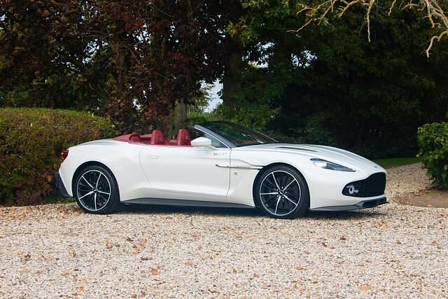 Wit Gebruikt 2017 Aston Martin Vanquish Cabriolet | € 499.500 - Afbeelding 1/4