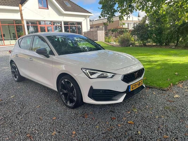 Wit Gebruikt 2022 Cupra Leon Stationwagen | € 23.800 (Super prijs) - Afbeelding 1/4