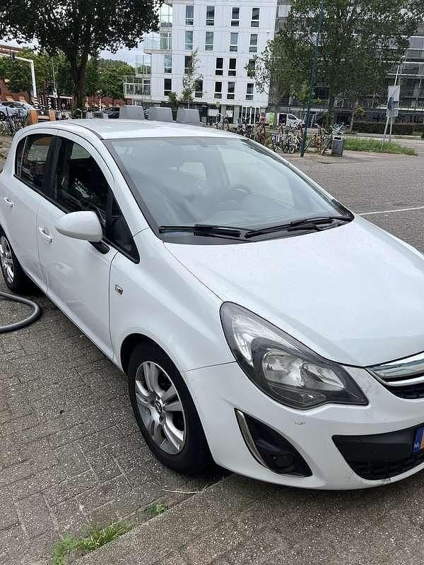Wit Gebruikt 2013 Opel Corsa S MPV | € 2.100 (Eerlijke prijs) - Afbeelding 1/4