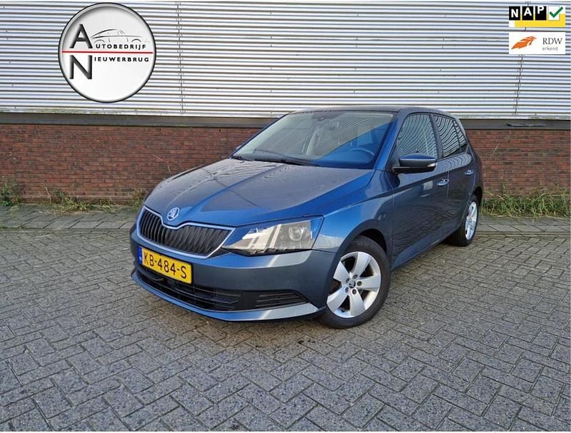 Grijs Gebruikt 2015 Skoda Fabia Hatchback | € 12.995 (Eerlijke prijs) - Afbeelding 1/4