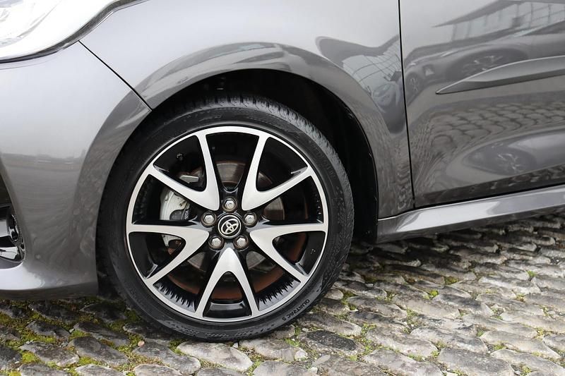 Occasion Toyota Yaris Hybrid Executive 116 PK (85 kW) 2021 Grijs Hatchback