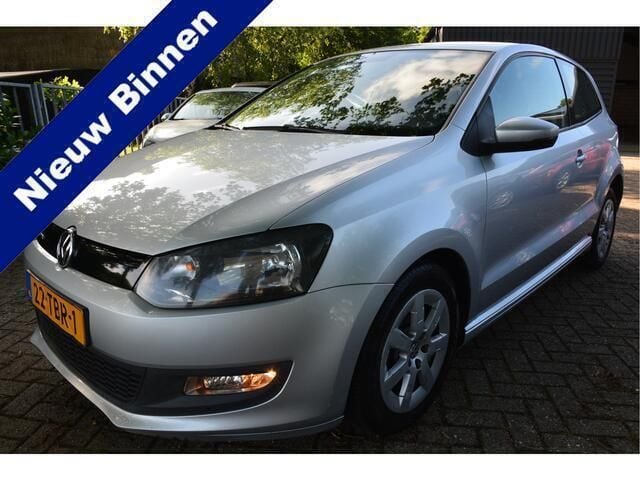 Grijs, metallic lak Gebruikt 2012 VW Polo Comfortline Hatchback | € 6.950 (Iets duurder) - Afbeelding 1/4