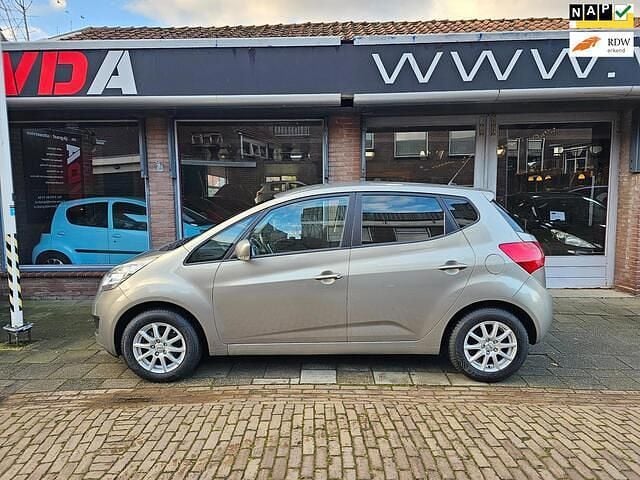 Grijs Gebruikt 2014 Kia Venga Hatchback | € 8.750 (Duur) - Afbeelding 1/4