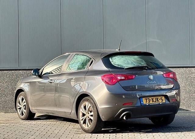 Occasion Alfa Romeo Giulietta Distinctive 170 PK (125 kW) 2012 Grijs Hatchback