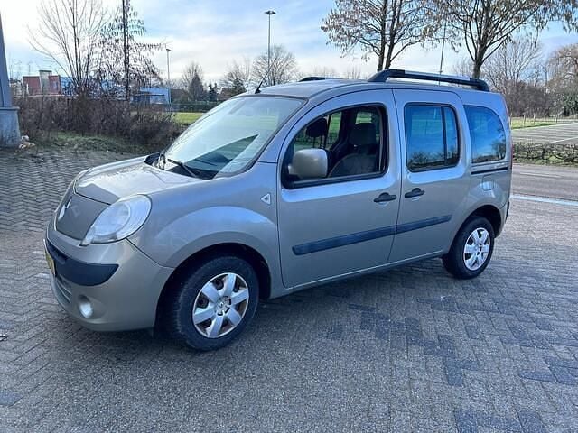 Grijs (metallic) Occasion 2008 Renault Kangoo Expression MPV | € 4.700 (Goede deal) - Afbeelding 1/4
