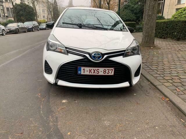 Wit Gebruikt 2015 Toyota Yaris Sedan | € 10.800 (Eerlijke prijs) - Afbeelding 1/4