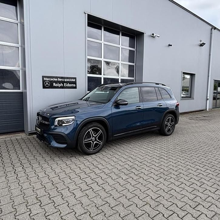 Blauw Gebruikt 2023 Mercedes GLB250 AMG line SUV | € 49.750 - Afbeelding 1/4