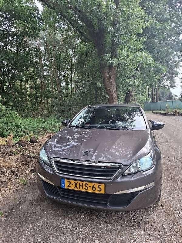 Gebruikt 2014 Peugeot 308 Allure Sedan | € 4.750 - Afbeelding 1/4