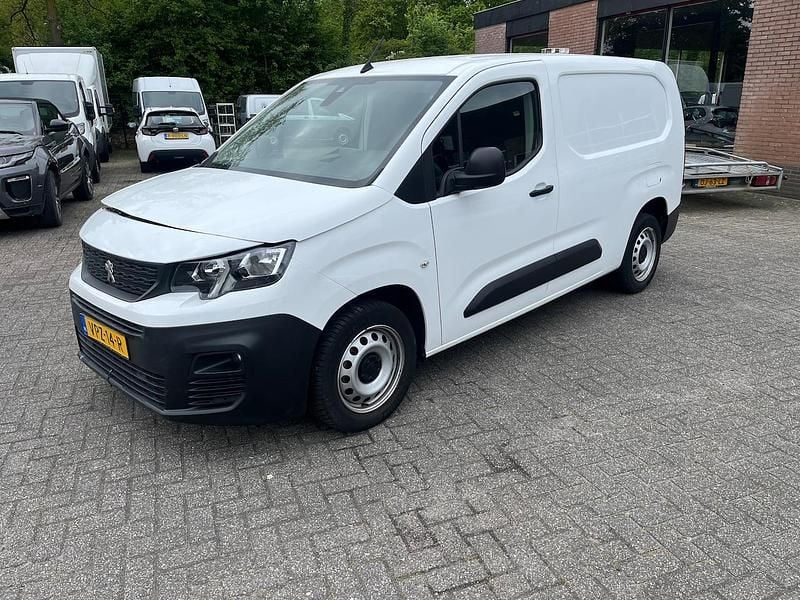 Wit (mat) Occasion 2022 Peugeot Partner Premium MPV | € 7.511 - Afbeelding 1/1