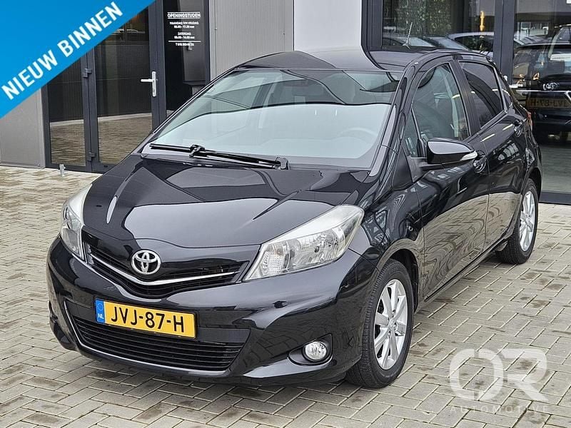 Zwart Occasion 2026 Toyota Yaris Hatchback | € 9.449 - Afbeelding 1/4