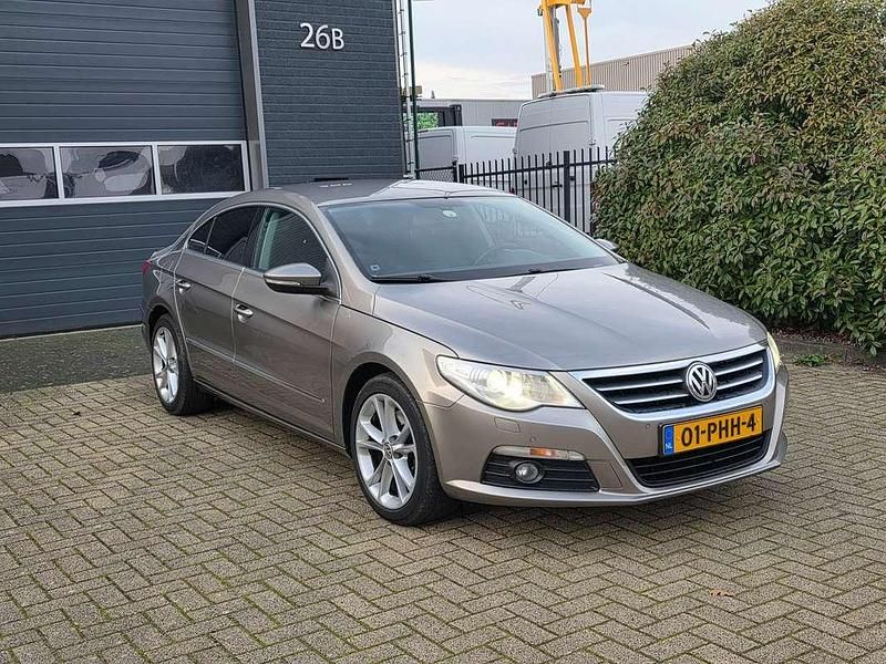 Brons Occasion 2011 VW Passat Sedan | € 6.500 (Iets duurder) - Afbeelding 1/4