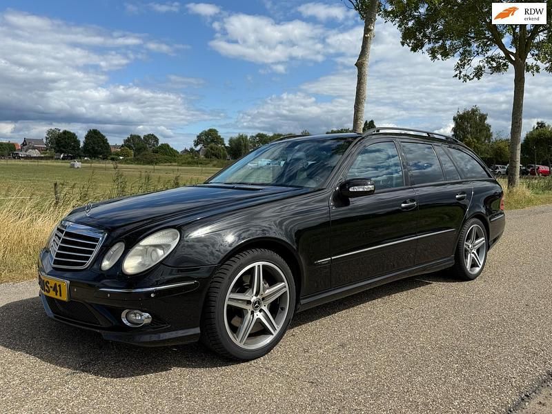 Zwart Gebruikt 2005 Mercedes E320 Avantgarde Stationwagen | € 3.450 (Eerlijke prijs) - Afbeelding 1/4