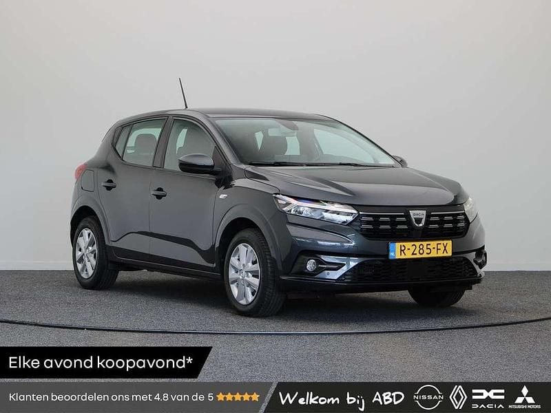 Grijs Gebruikt 2022 Dacia Sandero Essentiel Hatchback | € 12.945 (Goede deal) - Afbeelding 1/3