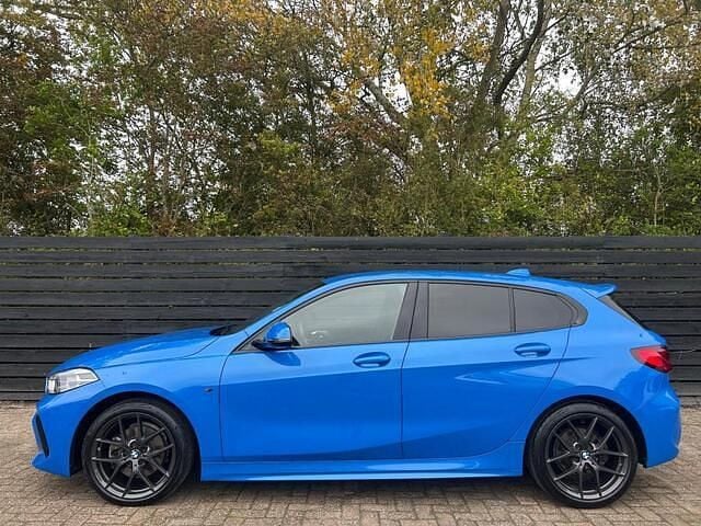 Blauw Gebruikt 2020 BMW 118 Executive Hatchback | € 18.650 (Eerlijke prijs) - Afbeelding 1/4