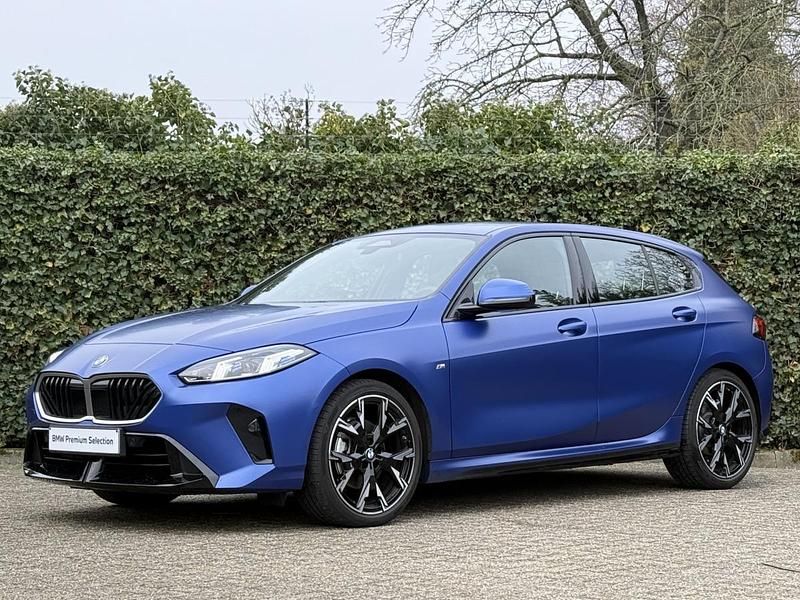 Blauw Occasion 2025 BMW 120 Hatchback | € 36.895 (Super prijs) - Afbeelding 1/3