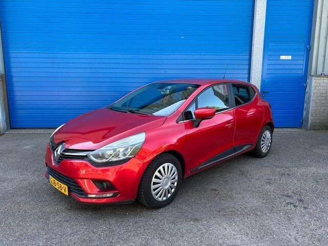 Rood Gebruikt 2017 Renault Clio IV Hatchback | € 8.950 (Eerlijke prijs) - Afbeelding 1/4