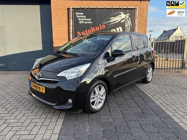 Zwart Gebruikt 2011 Toyota Verso-S MPV | € 8.950 (Goede deal) - Afbeelding 1/4