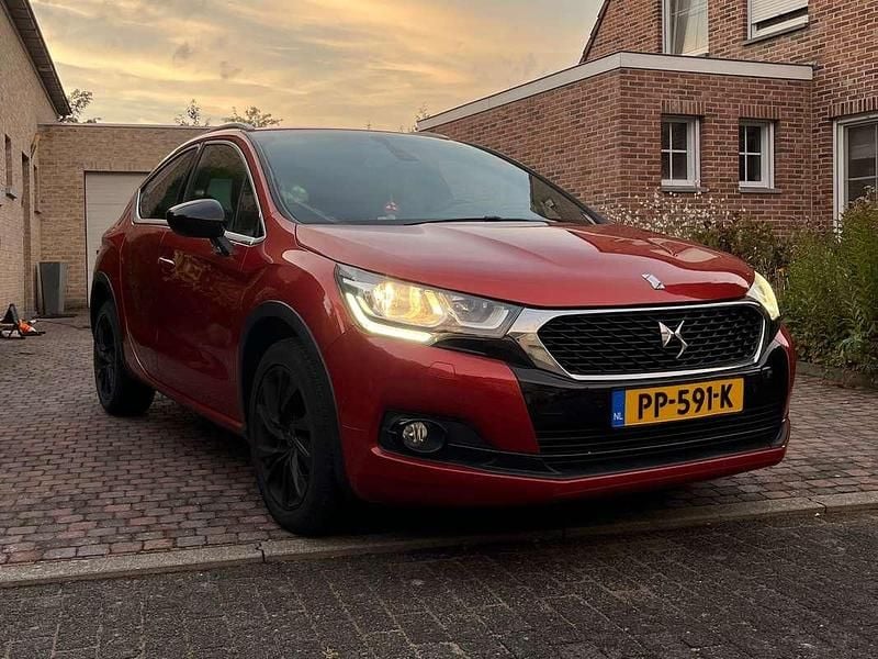 Rood Gebruikt 2017 DS Automobiles DS4 Business Hatchback | € 10.900 (Goede deal) - Afbeelding 1/4