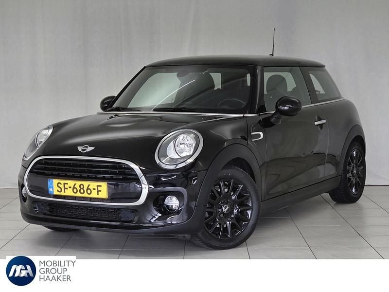 Zwart Gebruikt 2018 Mini Cooper Business Hatchback | € 18.400 (Eerlijke prijs) - Afbeelding 1/4