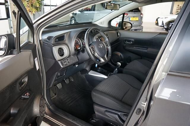 Occasion Toyota Yaris Trend 69 PK (50 kW) 2014 Grijs Hatchback