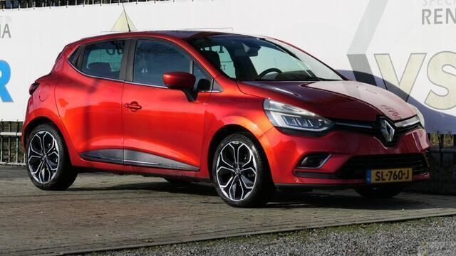 Rood, metallic lak Gebruikt 2017 Renault Clio IV Intens Hatchback | € 8.900 (Iets duurder) - Afbeelding 1/4