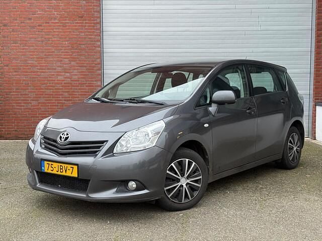 Grijs (metallic) Occasion 2009 Toyota Verso MPV | € 4.099 (Iets duurder) - Afbeelding 1/4