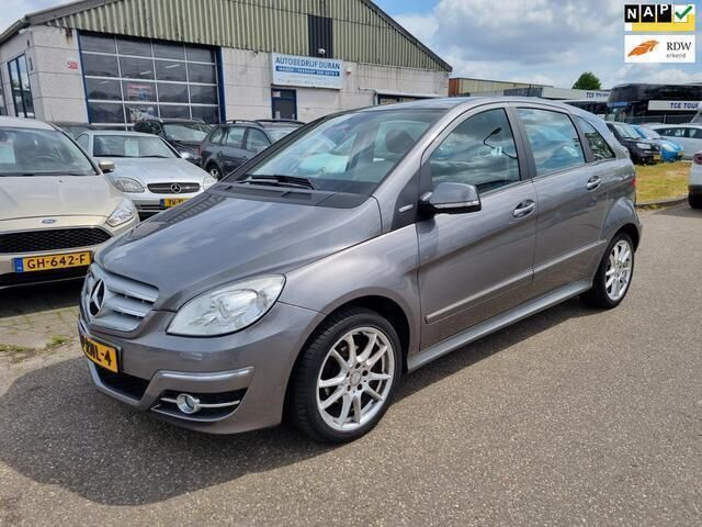 Grijs Gebruikt 2011 Mercedes B180 Business MPV | € 5.999 (Goede deal) - Afbeelding 1/4